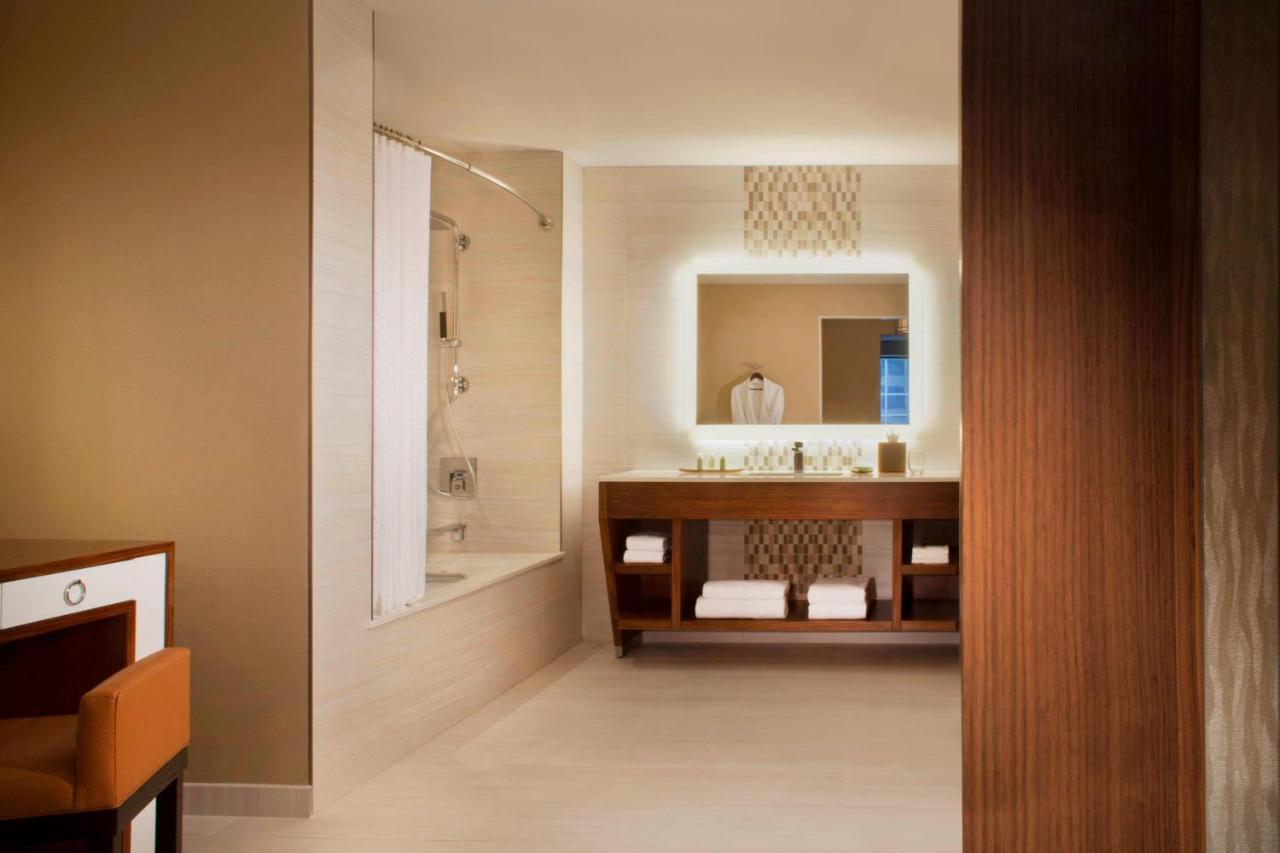 Junior Suite 1 Bedroom Suite 2 Queen,1357468964:JPEG