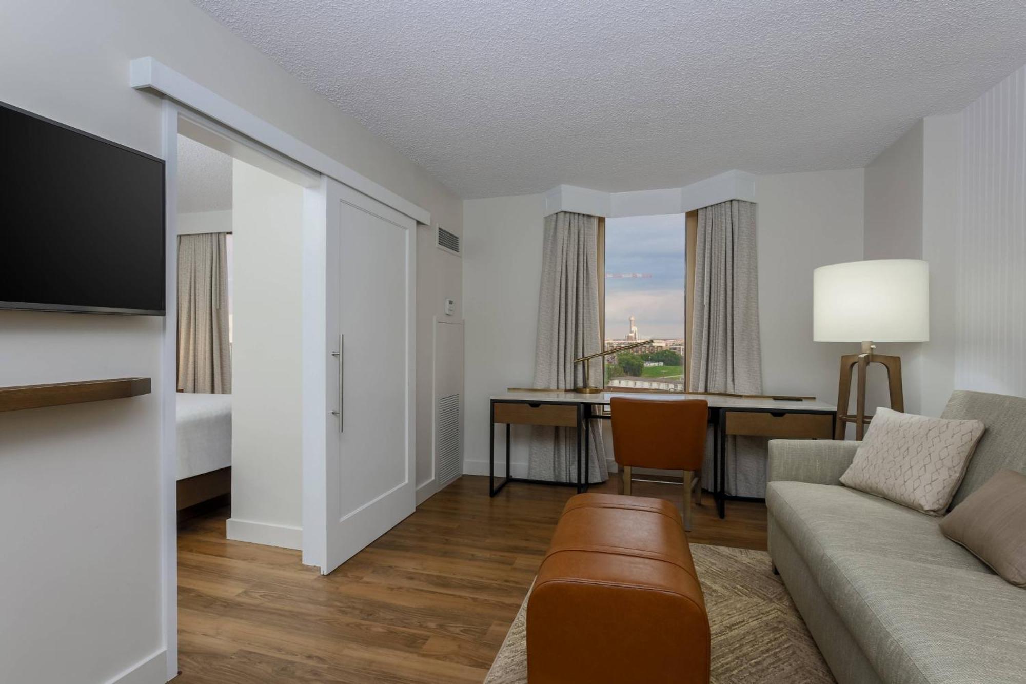 1 King & sofa bed Club level Suite Balcony,1536618760:JPEG